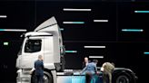 Daimler Truck shares down on lower earnings despite positive outlook