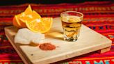Mezcal mexicano es la primera bebida distinta al vino reseñada por Michelin