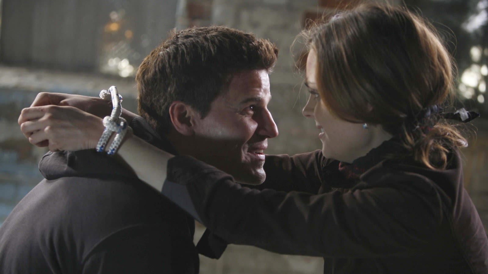 Bones Creators Changed The Show's Title After Seeing Booth And Brennan's Chemistry - SlashFilm