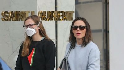 Ben Affleck's Daughter Violet Reveals Why She Always Wears A Face Mask, Demands 'Mask Mandates'