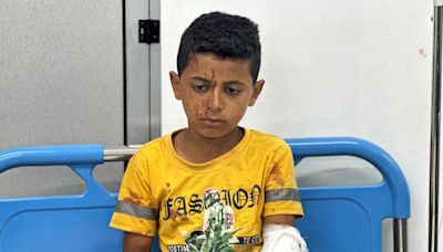 En images : Israël accusé d’avoir frappé un centre de déplacés à Rafah