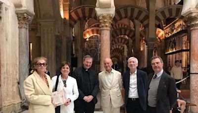 El prestigioso arquitecto británico Norman Foster visita por primera vez la Mezquita de Córdoba