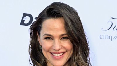 Jennifer Garner Shares Her Personal Book Pick on Instagram (and Gives Rare Glimpse into Her Bedroom)