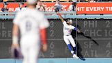 Christian Walker extends home run tear at Dodger Stadium, helps Diamondbacks beat Dodgers 9-3