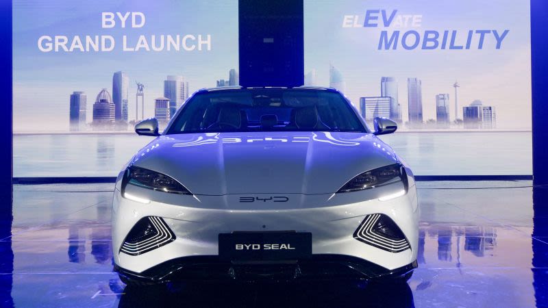 BYD vs Huawei: Trash talking by China’s EV giants highlights pressures at heart of world’s biggest car market | CNN Business