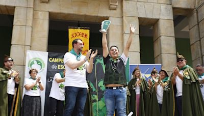Jorge Vargas se corona en el Concurso de escanciadores de Nava por primera vez tras imponerse a los clásicos Salvador Ondó y Wilkin Aquiles