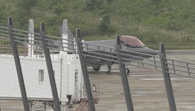 日本2架匿蹤戰機F35-A緊急迫降 青森機場關閉跑道