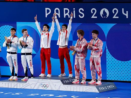 Los chinos Yang y Lian ganan en el salto sincronizado masculino en plataforma de 10 metros