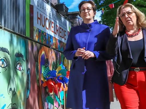 Tag der Städtebauförderung Bauministerin Geywitz besucht mit Senatorin Ünsal Quartier Huckelriede