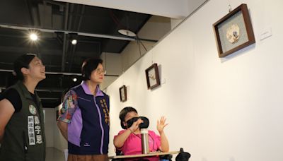 八里愛心教養院在滬尾陶藝特展至9月 腦麻院生用腳拉坯秀絕活 - 自由藝文網