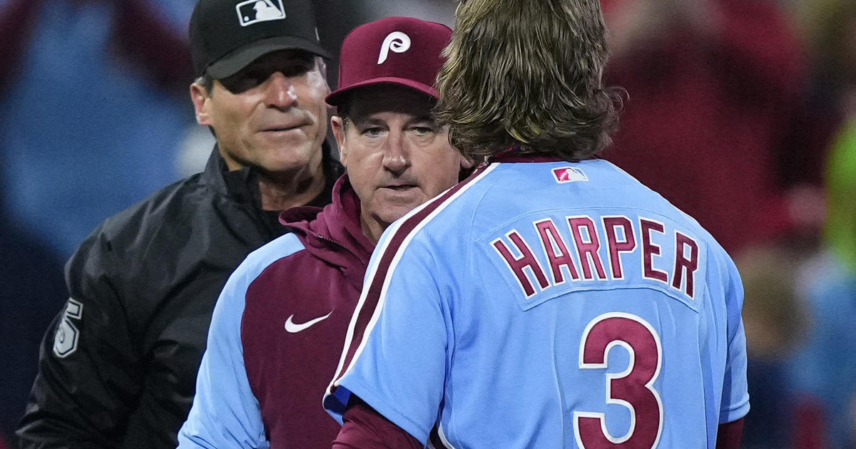 Ángel Hernández, controversial umpire scorned by players and fans, retires after 33-year career