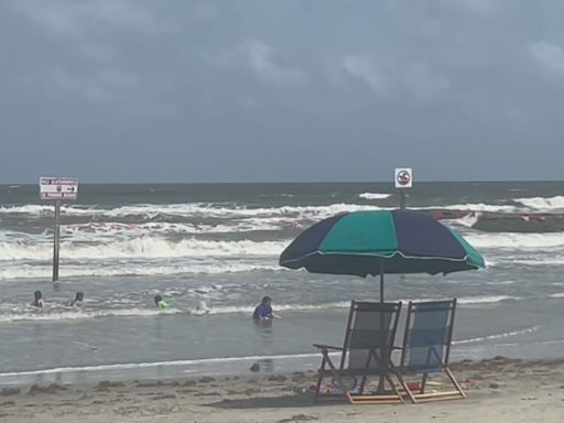 Galveston Beach Patrol: 26-year-old dies after getting caught in rip current while swimming near Pleasure Pier