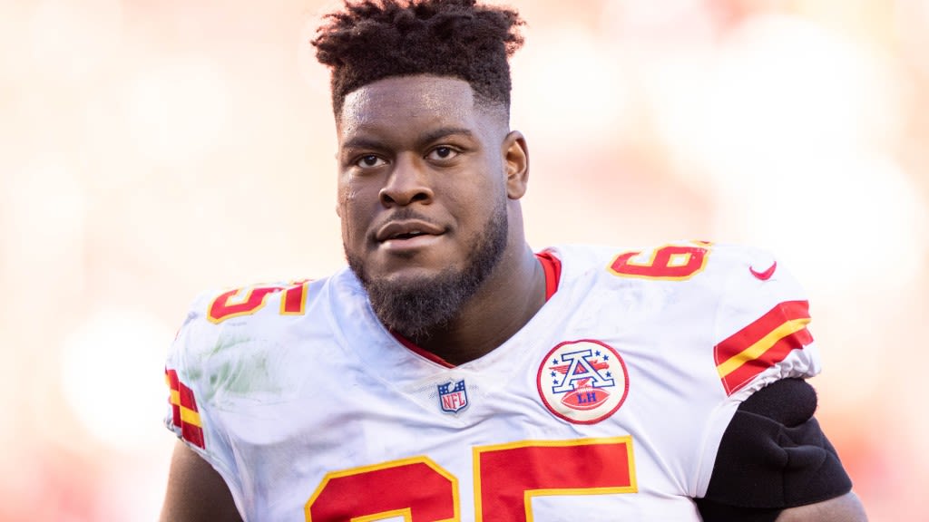 Chiefs G Trey Smith to participate in wing-eating contest at Kelce Jam festival