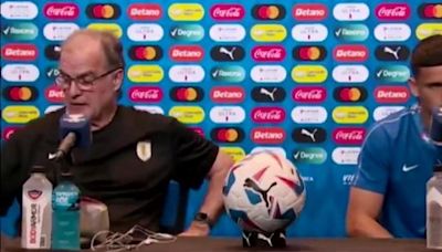 Bielsa trolea a un periodista hablando así a un sorprendido Maxi: "Es un jugador vulgar"