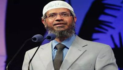 In Pakistan, Hate Preacher Zakir Naik Was On Stage With Orphaned Girls, He Walked Off. Here's Why