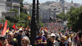 Miles de personas piden abolir la monarquía en una marcha en Madrid