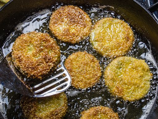 Give Fried Green Tomatoes A Flavor Blitz With Bacon Grease