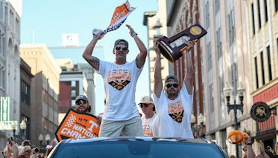 Knoxville celebrates Tennessee baseball, Tony Vitello with parade, celebration