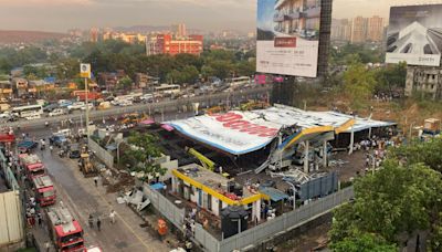 有片／還有數十人受困 孟買巨大廣告看板倒塌已釀14死74傷