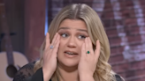 Kelly Clarkson tears up to Henry Winkler’s advice after revealing her daughter was bullied for her dyslexia