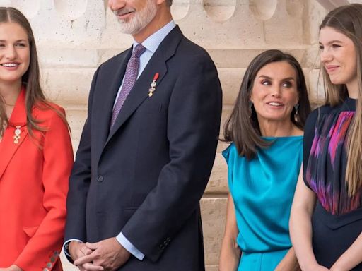 La Princesa Leonor eclipsa el décimo aniversario de la Proclamación de Felipe VI con un traje rojo muy 'Reina Letizia'