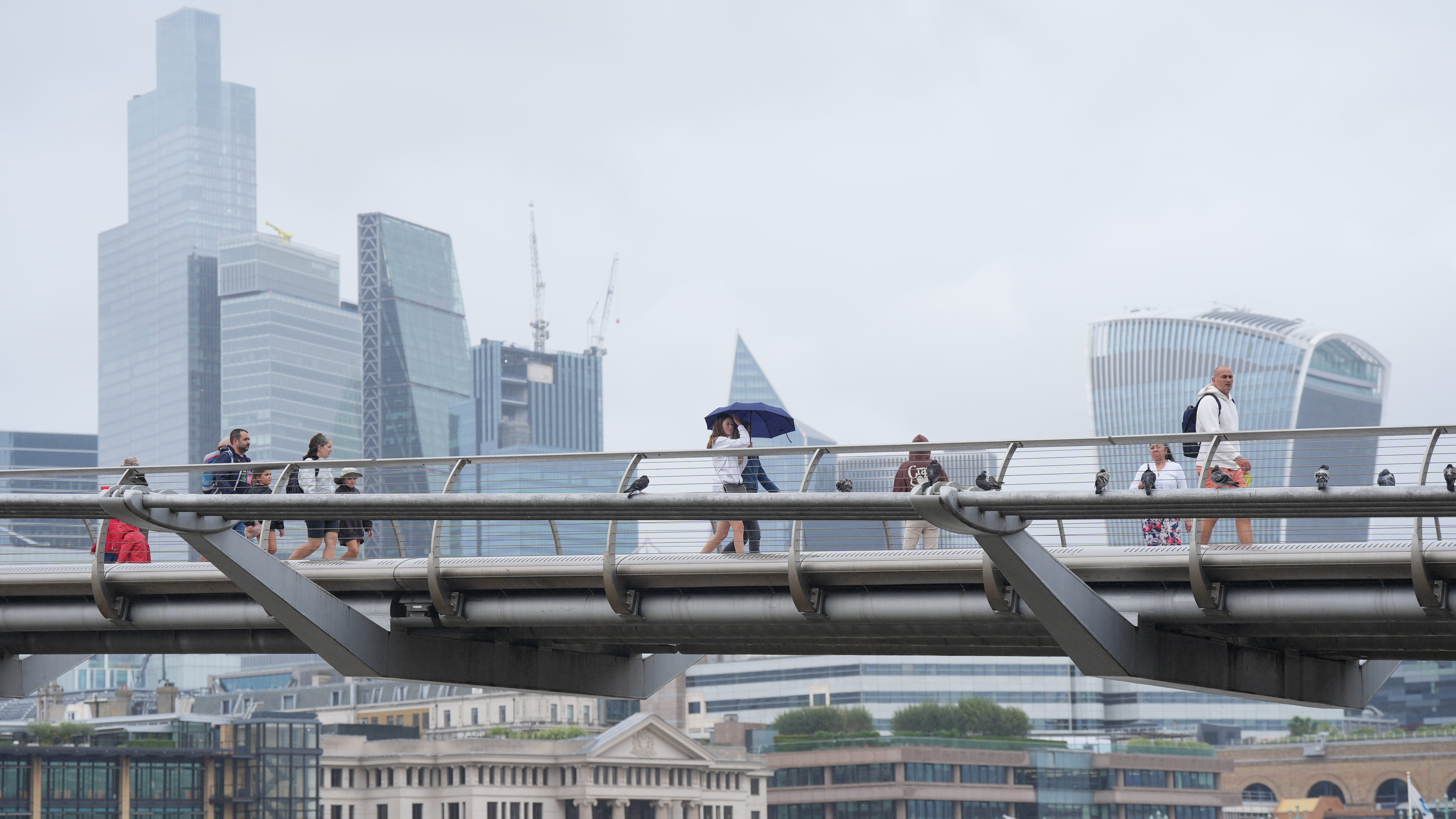 UK economy grows 0.6% between April and June