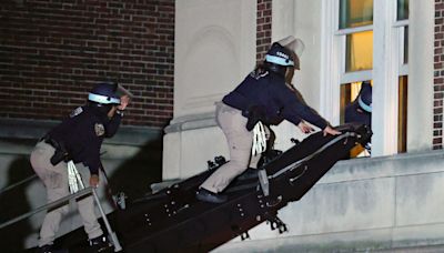 Hundreds of NYPD cops in riot gear storming Columbia University campus amid building takeover