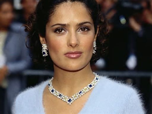 Las fotos inéditas del vestido de novia Balenciaga que llevó Salma Hayek a su boda hace 15 años