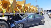 Pierde el control del volante y termina debajo de una plataforma en la carretera Torreón - Matamoros