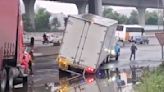 Mega bache en carretera México-Querétaro afecta a vehículos