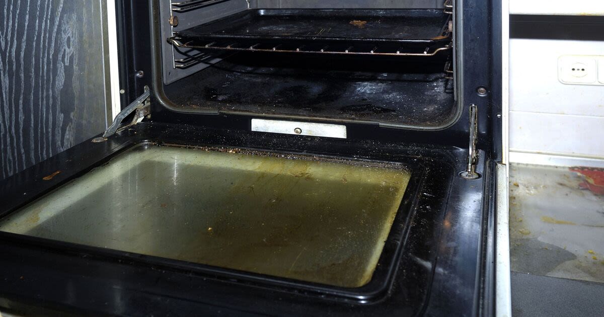 Remove baked-on oven grease in 20 minutes with easiest tip - better than vinegar