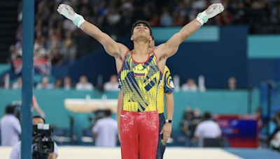 Con 17 años, un colombiano hace historia en los Olímpicos; finalista en gimnasia artística