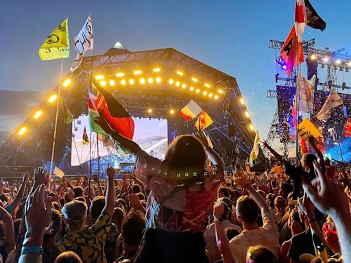 How to find the secret Underground Piano bar at Glastonbury