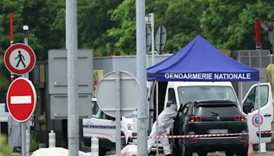 Massive manhunt after French prison officers killed, inmate escapes in ambush