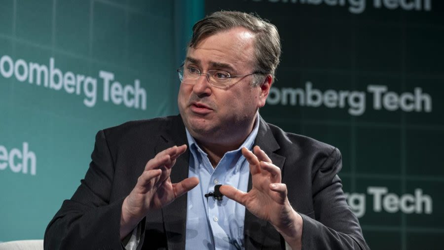 Reid Hoffman, Mark Cuban lead more than 100 Silicon Valley investors backing Harris