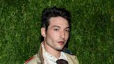 Ezra Miller es acusado de robo en Vermont