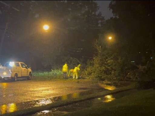 East Baton Rouge Parish crews working to clear roadways