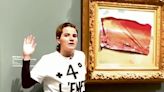 Detienen a activista por atacar un cuadro de Monet