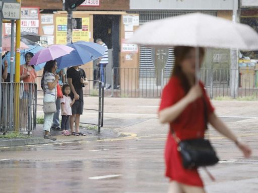 天氣｜天文台料港明日初時雨勢有時頗大 颱風艾雲尼料橫過呂宋以東海域 (更新)