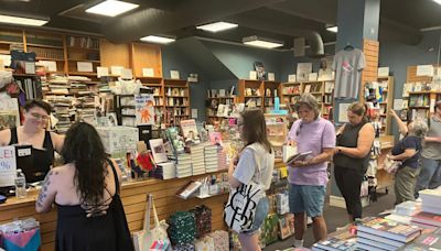 The Book Table has been a ‘staple’ bookstore in Oak Park. The owners are set to close it soon.