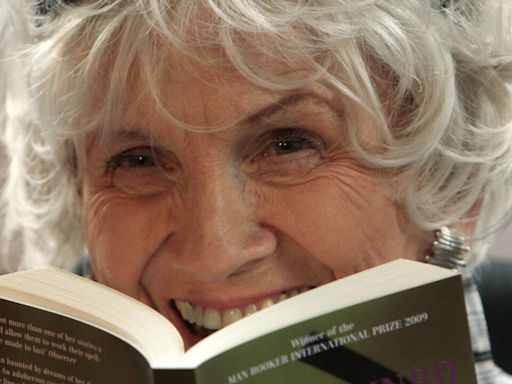 La canadiense Alice Munro, ganadora del Nobel de Literatura en 2013, fallece a los 92 años