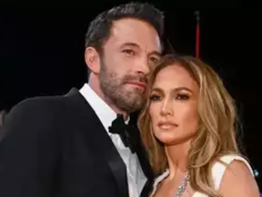 Jennifer Lopez celebrates song "Cambia El Paso" amid divorce rumors with Ben Affleck