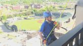 Leanne Byer rappels 21 Stories for Scouts