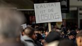 Protesters call for Islamic state in Germany