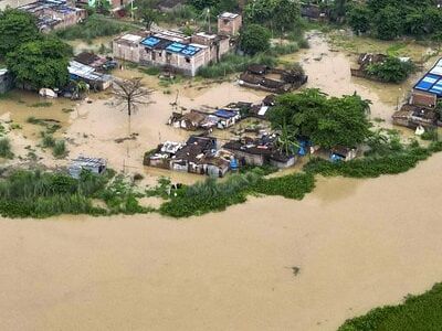 Flood alert in Bihar following heavy discharge of water from Birpur barrage