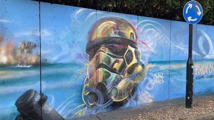 Star Wars director says mural better than Oscar