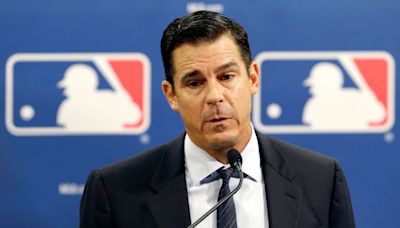 Yankees honor Billy Bean with moment of silence