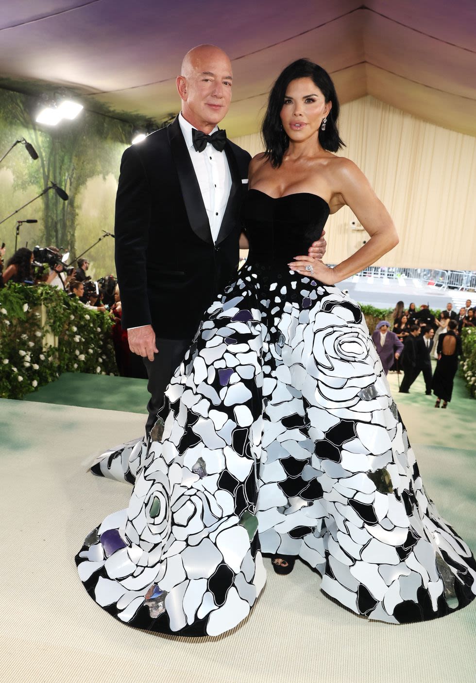 Lauren Sánchez Makes Her Met Gala Debut in Custom Oscar de la Renta