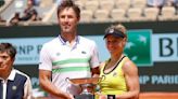 Laura Siegemund and Edouard Roger-Vasselin win the French Open mixed doubles final