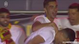 La reacción de Joselu y Carvajal cuando Morata y Cibeles cantaron “Balón de Oro” a Rodri